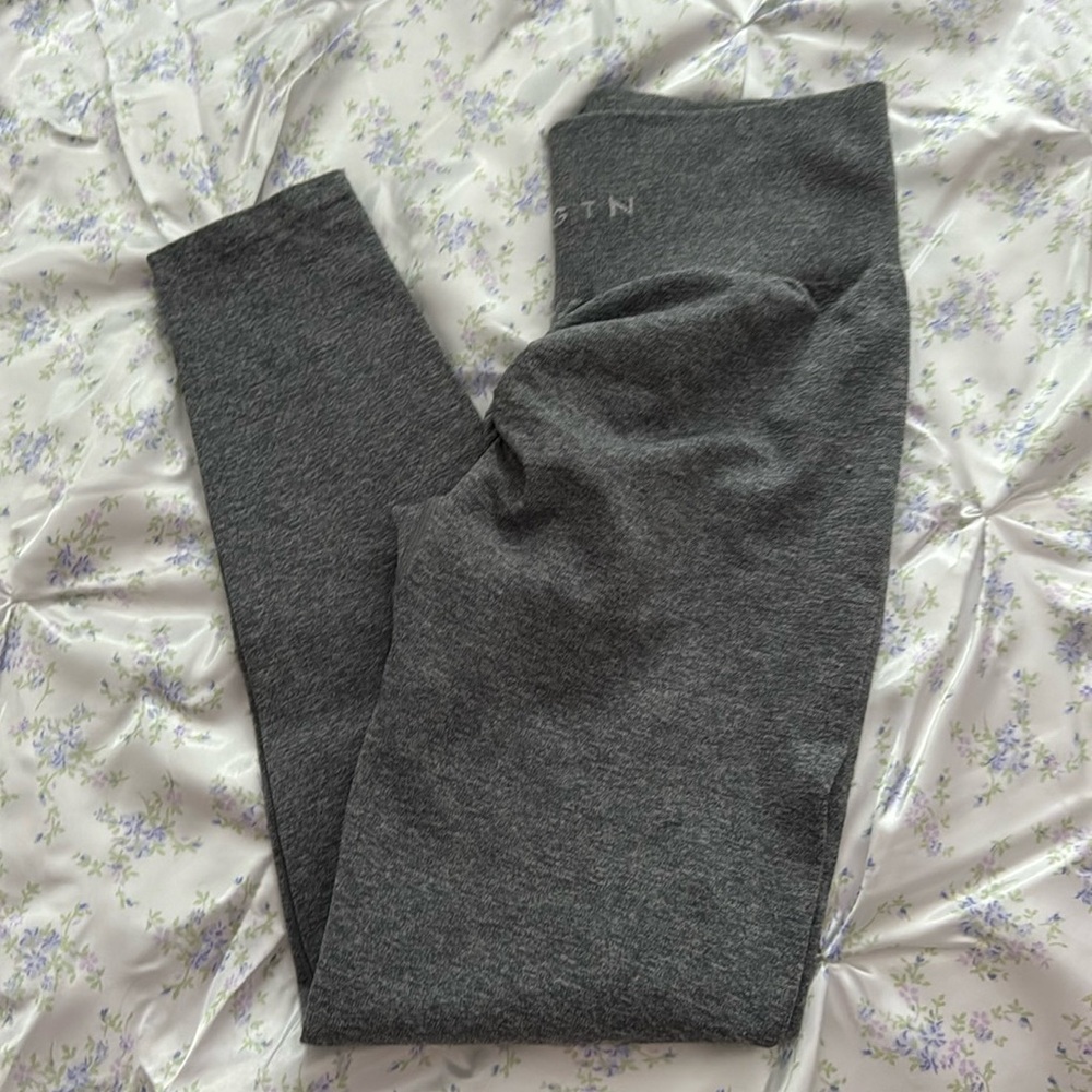 NVGTN scrunch leggings